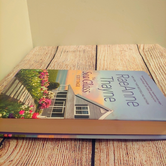 The Sea Glass Cottage (Hardcover) by Rae Anne Thayne - Picture 3 of 7